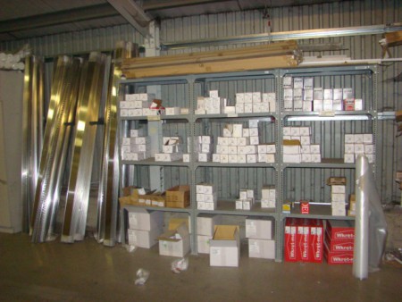 indítósínek-csavarok-dűbelek